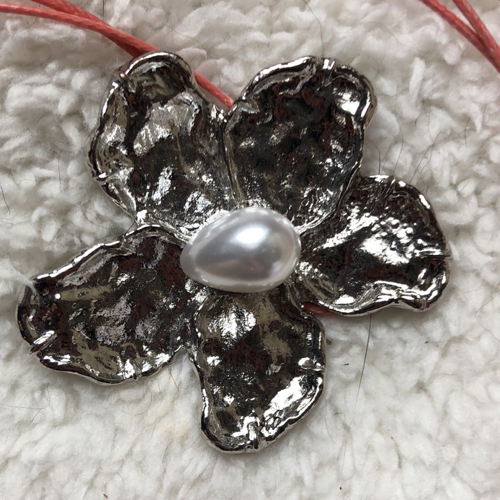 FLASH SALE • ZARA • Silver &Pearl Flower Necklace (or Choker) w/ Adjustable Cord - Picture 4 of 10